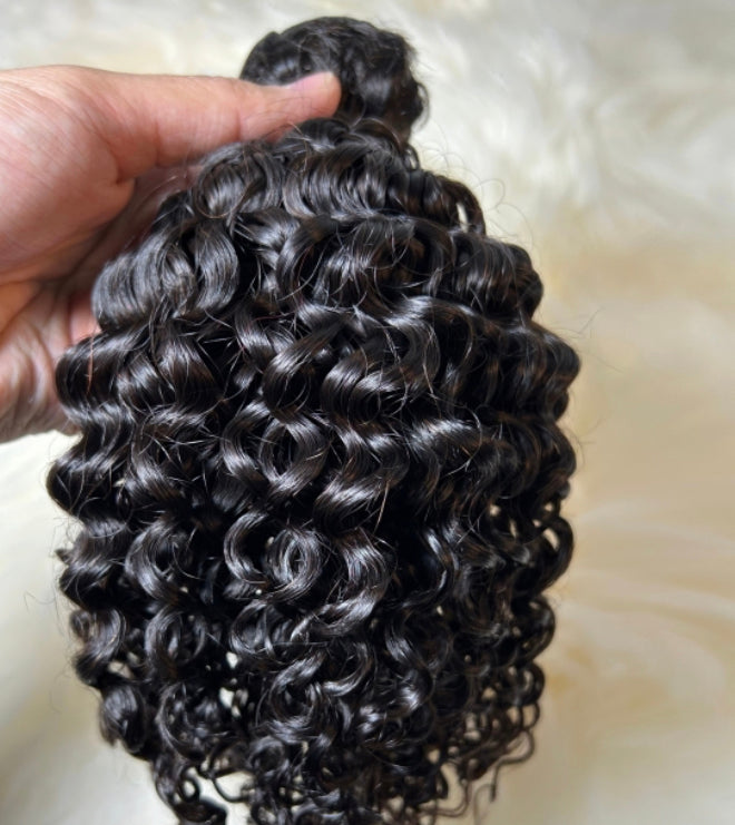 Curly natural bundles